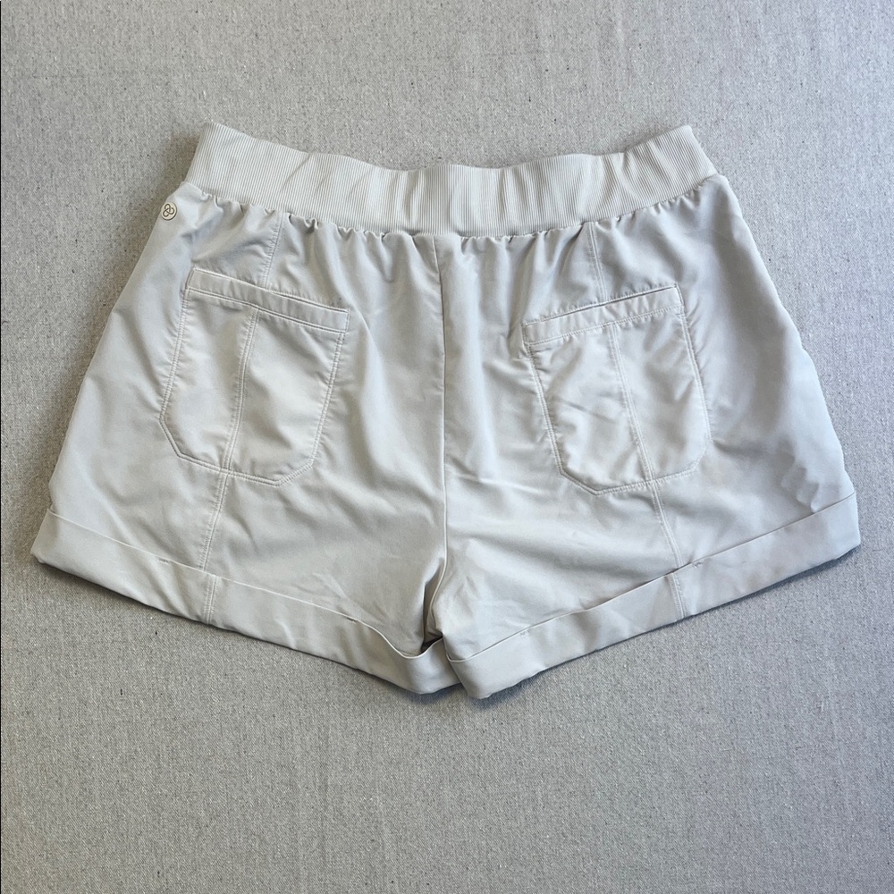 Women's Elastic-Waist Cream Shorts with Front Pockets - Picture 8 of 10